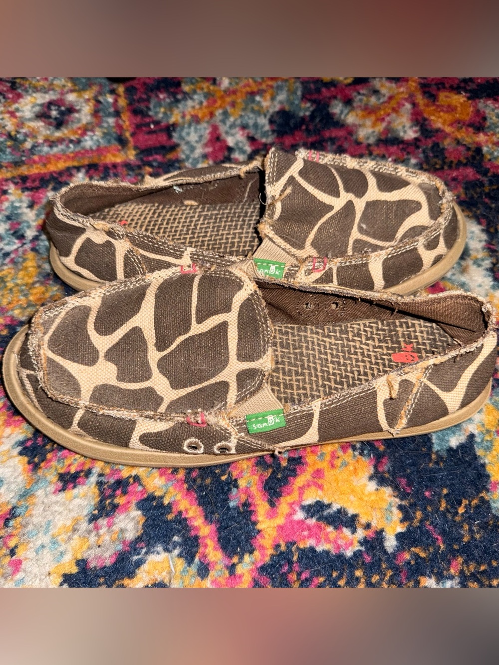 Sanuk women’s size 6, EUC Brown Giraffe-Print Slip-On Moccasins